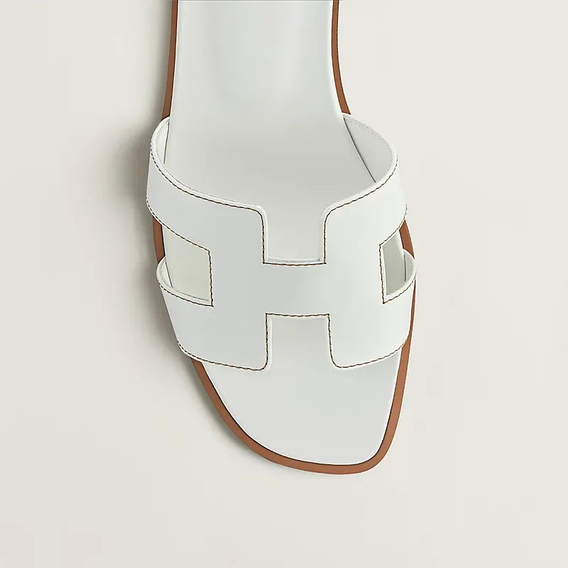 Las elegantes sandalias de Hina