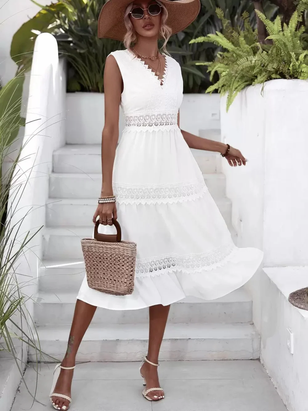 Vestido con encaje guipur y volantes