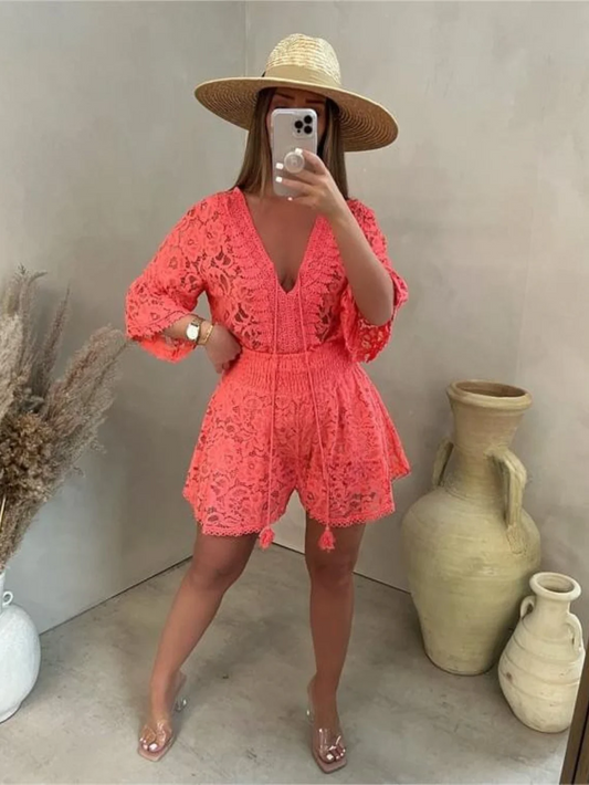 Vestido de encaje con cuello en V
