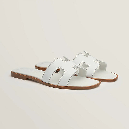 Las elegantes sandalias de Hina